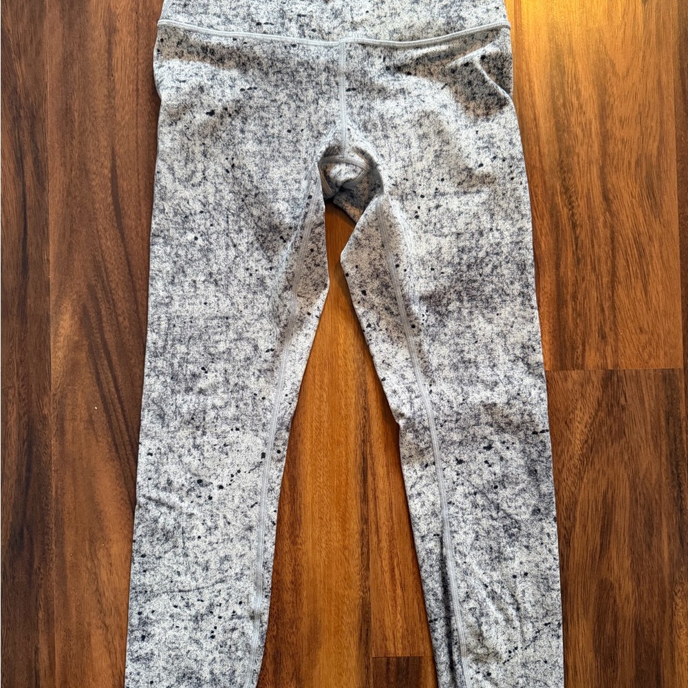 Gray Speckled Lululemon Leggings - Comfortable Everyday Bottoms. Size S/M